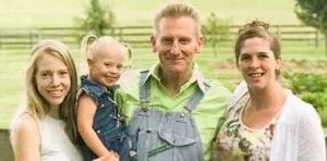 Rory-Feek-and-his-family-after-h