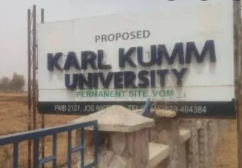 Karl-Kumm University School Gate